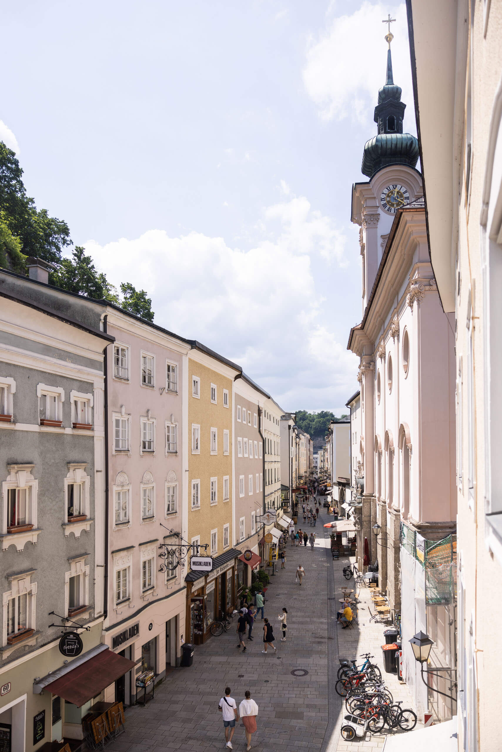 Malerischer Blick auf die Linzergasse aus einem der Zimmer des Hotels.