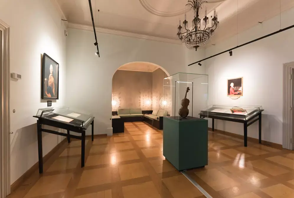 Ausstellung im Wohnhaus von Mozart mit originalen Instrumenten und persönlichen Gegenständen.