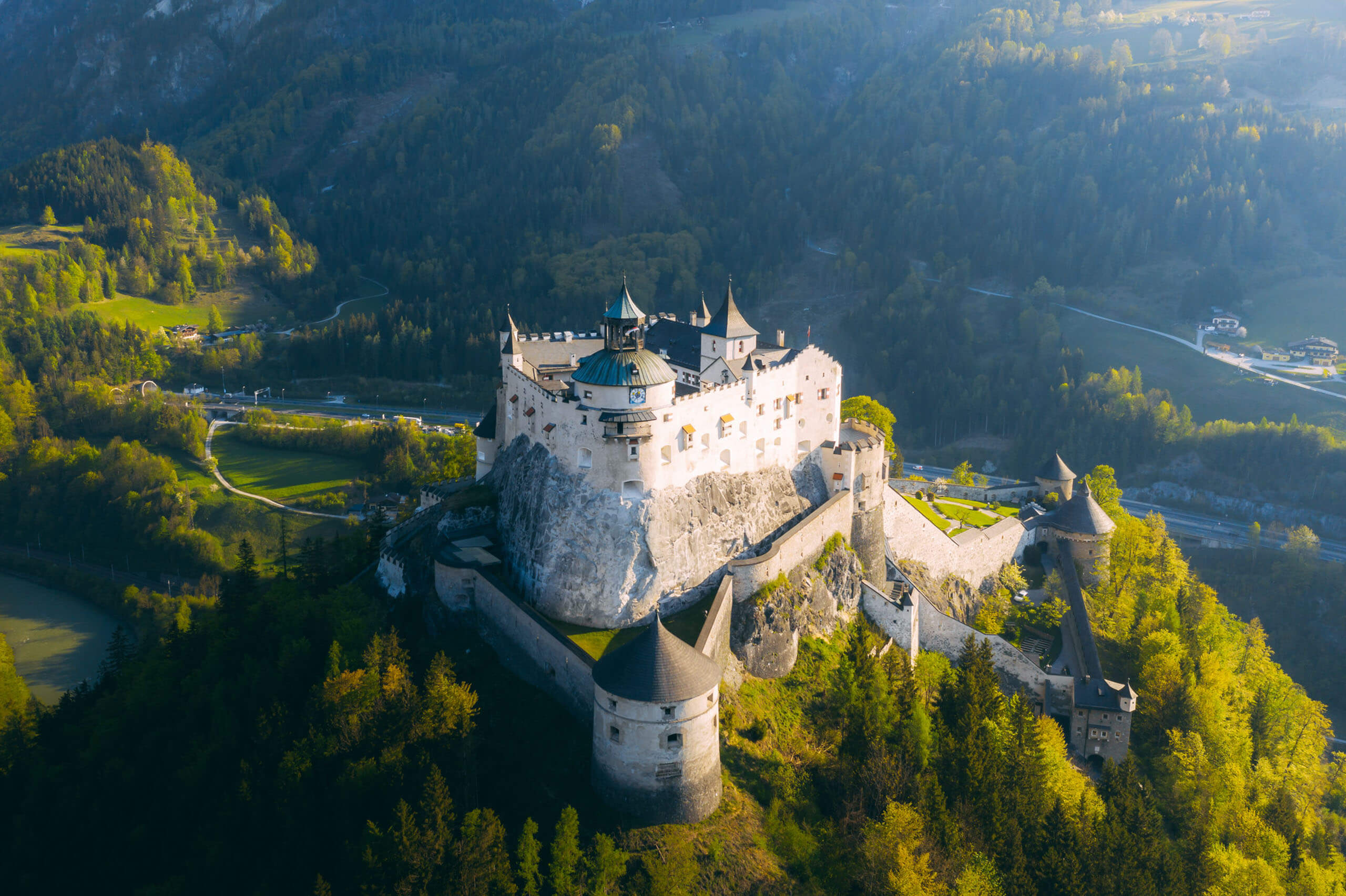 Festung Hohenwerfen bei Salzburg – mittelalterliche Burg mit Ausblick.