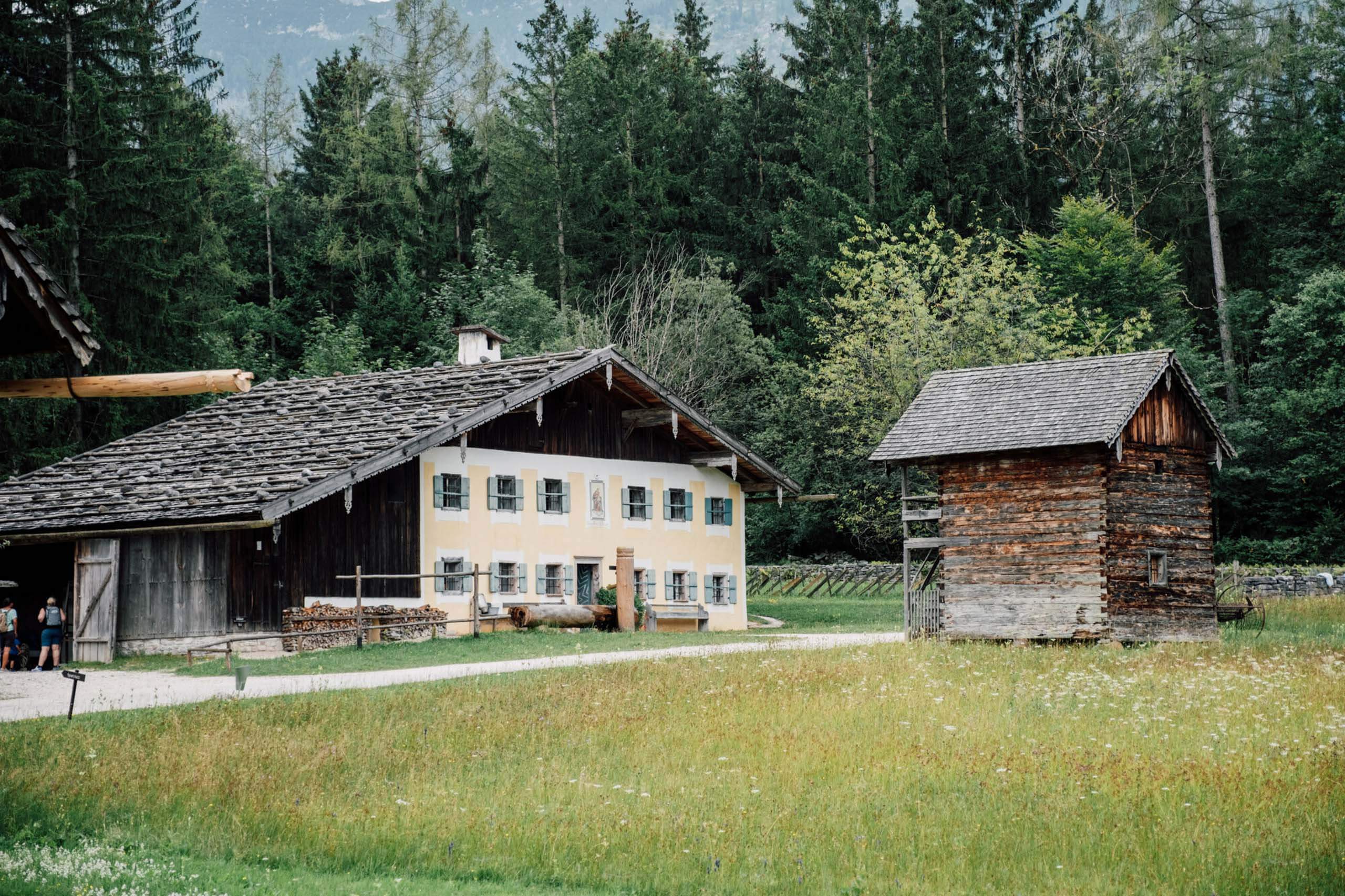 Historischer Hof im Freilichtmuseum Salzburg – ländliche Baukultur zum Entdecken.