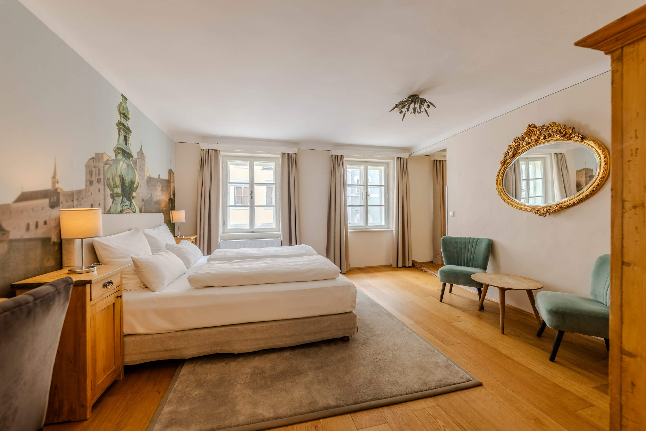 Familienfreundliches Zimmer mit viel Platz für einen entspannten Aufenthalt in Salzburg.
