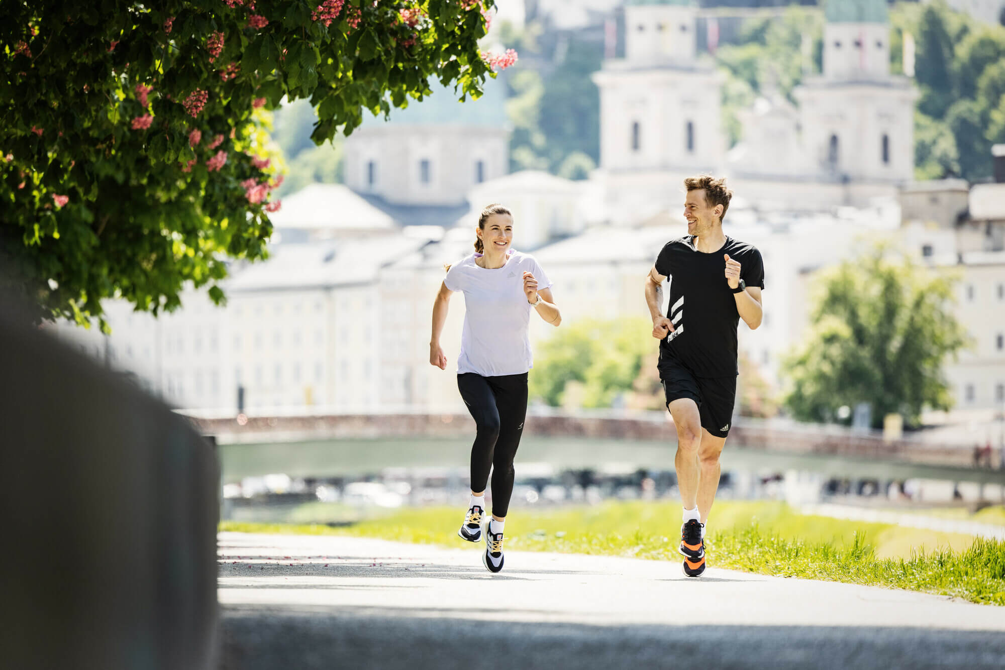Joggen durch die Stadt Salzburg – aktiv unterwegs mit Blick auf Geschichte und Natur.