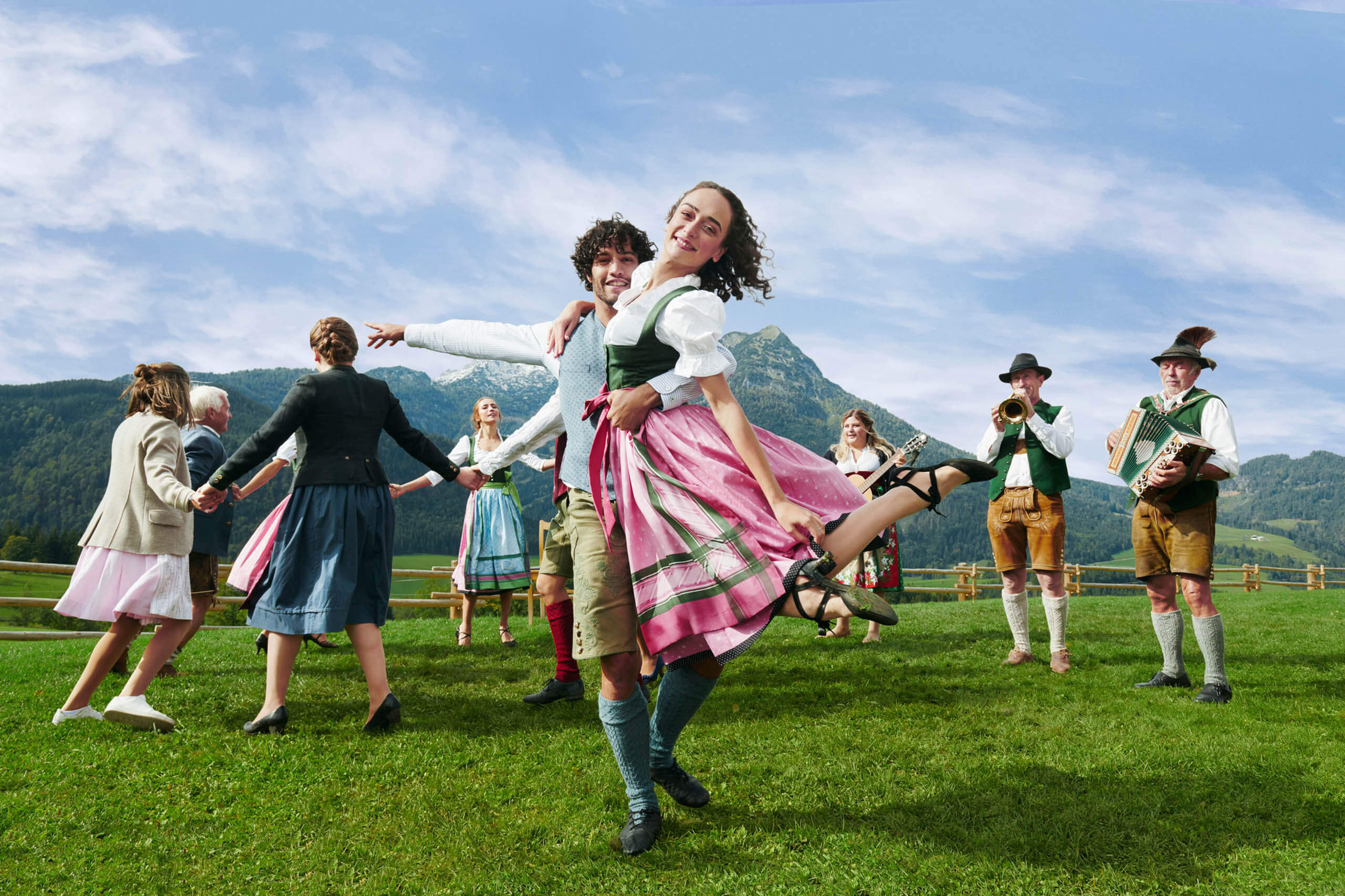 Traditioneller Tanz beim Bauernherbst – gelebte Kultur in Salzburg.