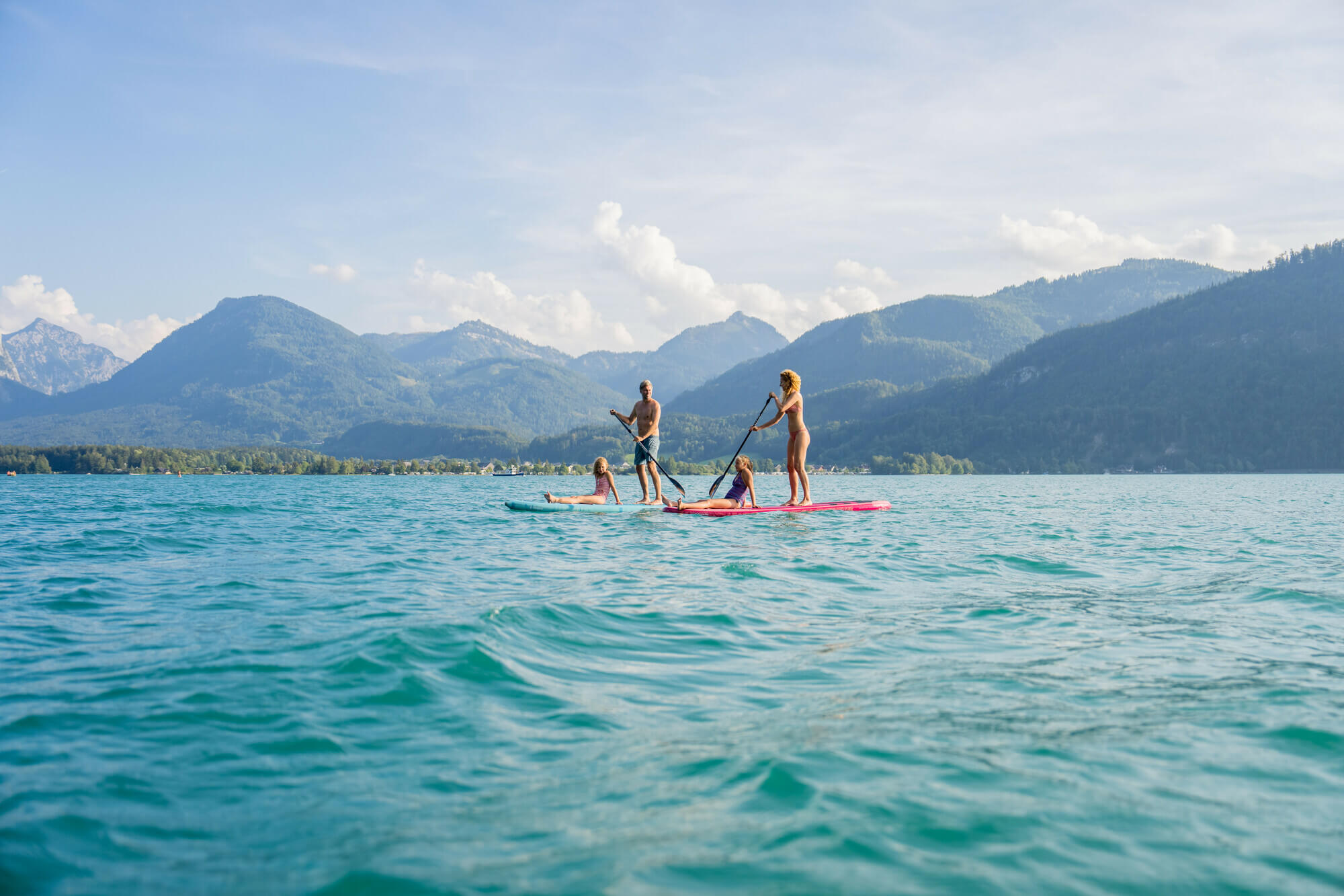 Sport acquatici nei laghi del Salisburghese – sole, estate e divertimento.