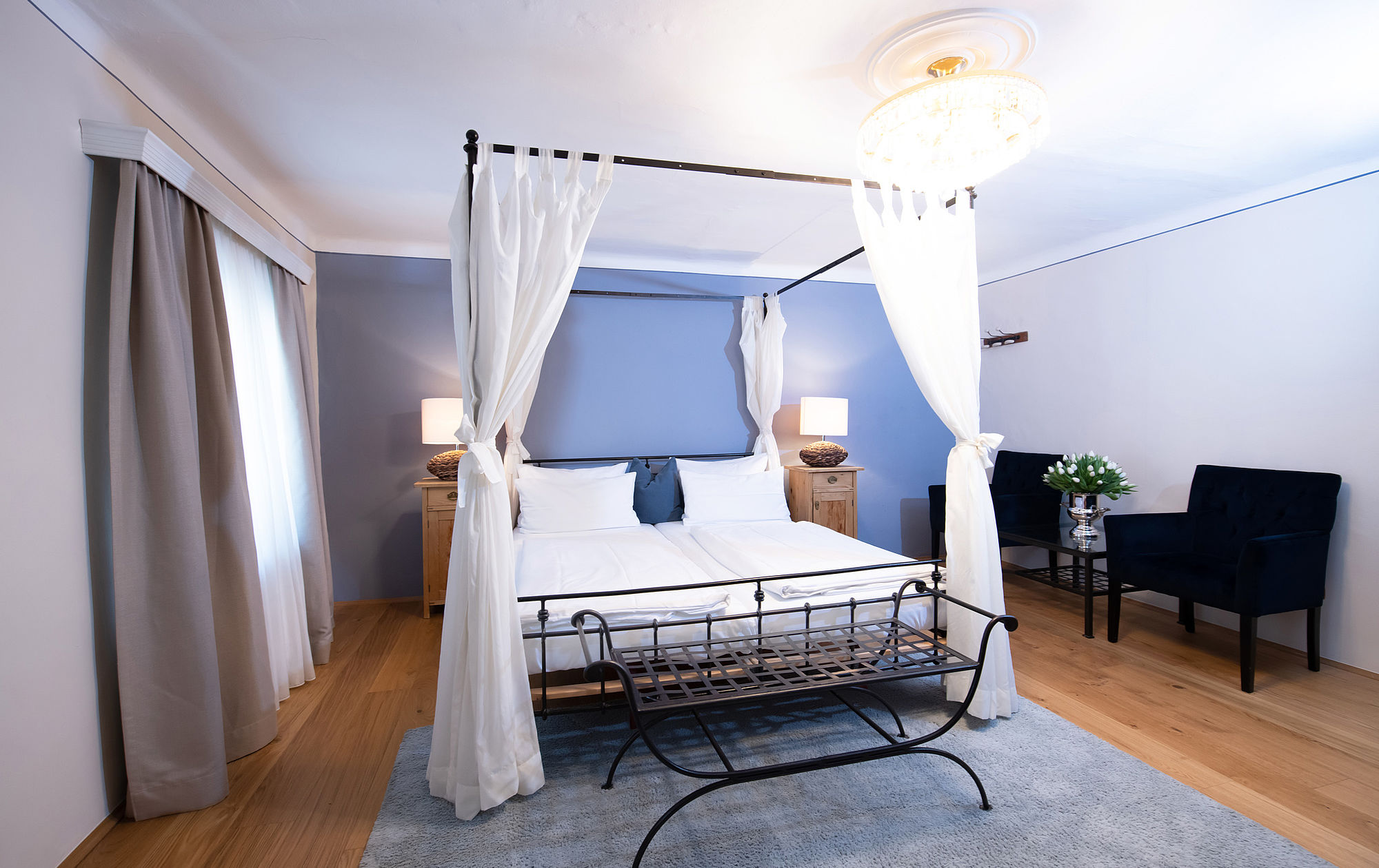 Camera con letto a baldacchino all'Hotel Amadeus di Salisburgo